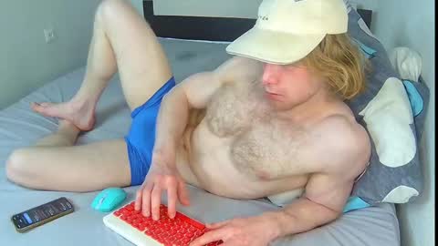 whitebars22 online show from June 1, 5:19 am