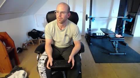 Snapshot of whiterabbit_86 chatting on October 26, 2:19 pm whiterabbit_86 online show from October 26, 2:19 pm
