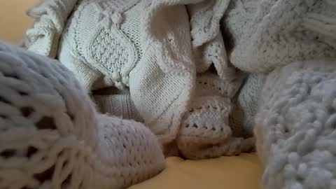 whitesweater online show from February 2, 6:23 am