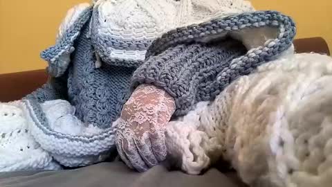 whitesweater online show from March 17, 7:33 am