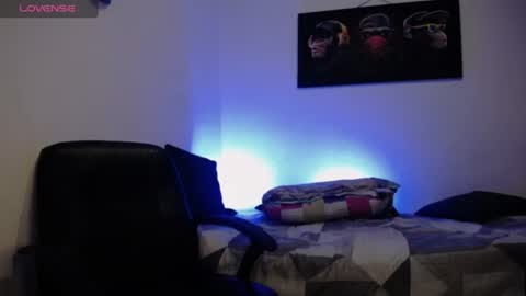 william_steel_ online show from July 6, 3:03 pm
