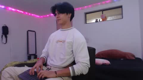 Snapshot of with_ken chatting on October 31, 12:45 am Ken online show from October 31, 12:45 am