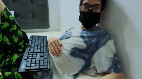Snapshot of wolfan_sky chatting on February 18, 11:33 am  W O L F  online show from February 18, 11:33 am