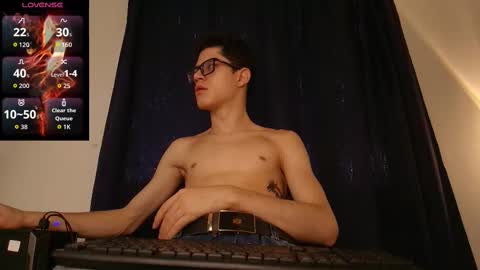 Snapshot of wolfan_sky chatting on October 7, 11:58 am  W O L F  online show from October 7, 11:58 am