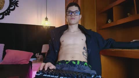  W O L F  online show from April 10, 11:28 am