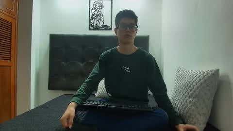 Snapshot of wolfan_sky chatting on February 3, 11:20 am  W O L F  online show from February 3, 11:20 am