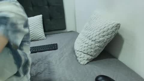 Snapshot of wolfan_sky chatting on March 4, 10:57 am  W O L F  online show from March 4, 10:57 am