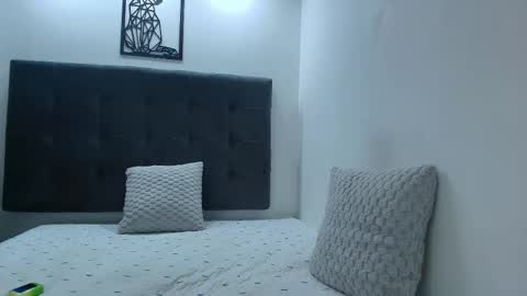 Snapshot of wolfan_sky chatting on March 12, 11:20 am  W O L F  online show from March 12, 11:20 am