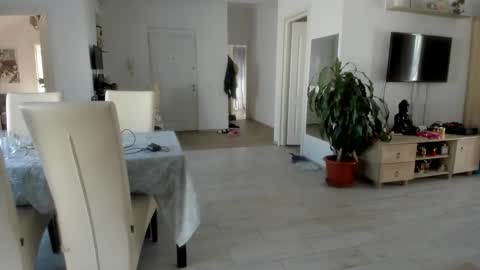 Snapshot of woolfiie chatting on October 22, 8:29 am Wolfie online show from October 22, 8:29 am