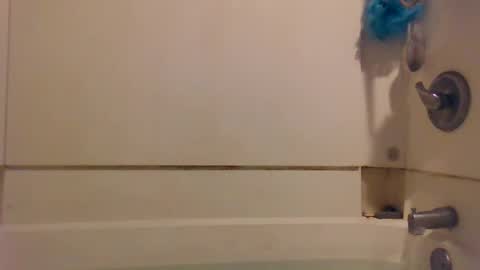 Snapshot of wundrsword33 chatting on December 4, 8:01 am BONER DONOR online show from December 4, 8:01 am