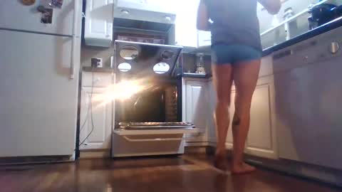 Snapshot of wundrsword33 chatting on January 15, 2:38 am BONER DONOR online show from January 15, 2:38 am