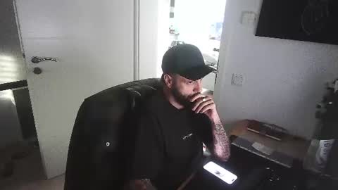 xamrelgneal online show from July 24, 6:04 pm