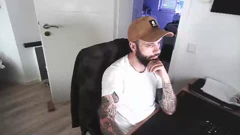 xamrelgneal online show from June 24, 1:25 pm