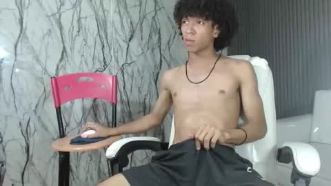 Snapshot of xion_ez chatting on October 23, 10:35 pm xion_ez online show from October 23, 10:35 pm