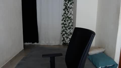 Snapshot of xtranherr chatting on January 10, 7:04 am xtranherr online show from January 10, 7:04 am