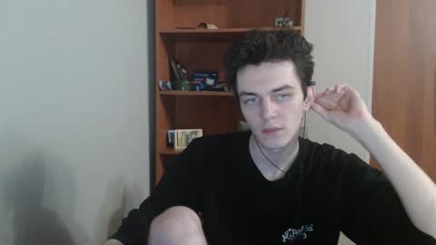 traqqq online show from November 19, 8:41 pm