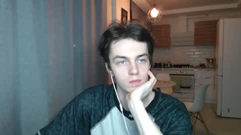 traqqq online show from June 29, 8:42 pm
