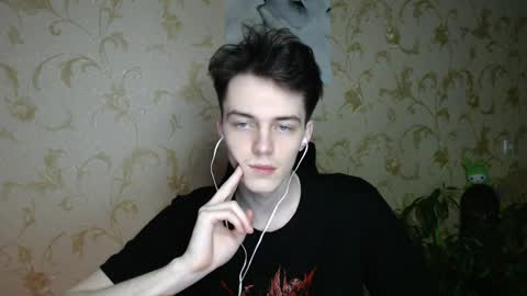 traqqq online show from April 3, 9:33 pm