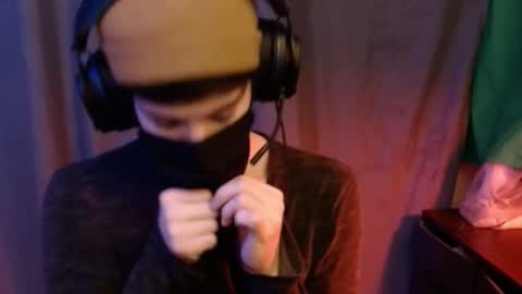 Snapshot of xxwhitefoxx chatting on October 10, 3:44 am David Fox online show from October 10, 3:44 am