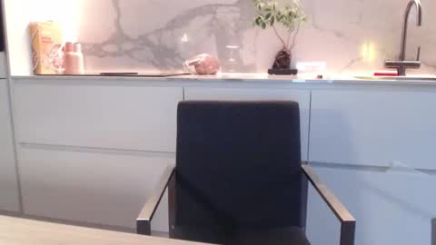 Snapshot of yallayalla1806 chatting on October 27, 10:06 am yallayalla1806 online show from October 27, 10:06 am