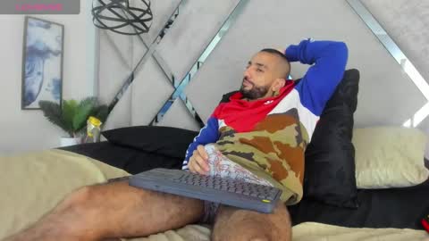 Yiyo online show from December 27, 4:26 am