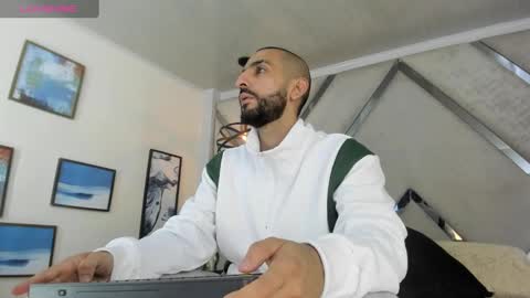 Yiyo online show from December 28, 4:19 am