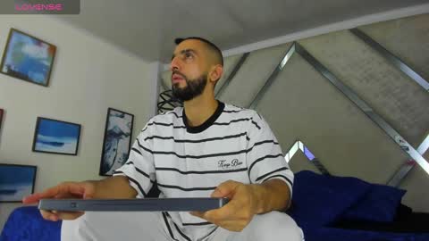 Yiyo online show from February 27, 4:31 am