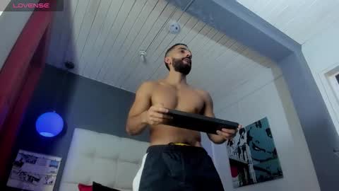 Yiyo online show from February 6, 4:42 am