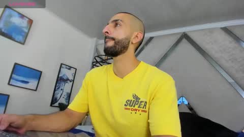 Yiyo online show from December 18, 4:09 am