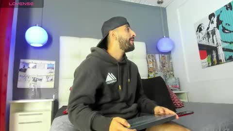 Yiyo online show from October 15, 11:45 pm