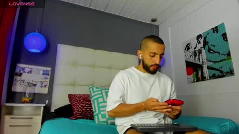 Yiyo online show from September 8, 9:03 pm