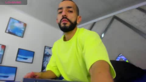 Yiyo online show from January 18, 4:30 am