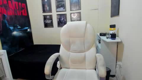 yker online show from February 18, 9:51 am