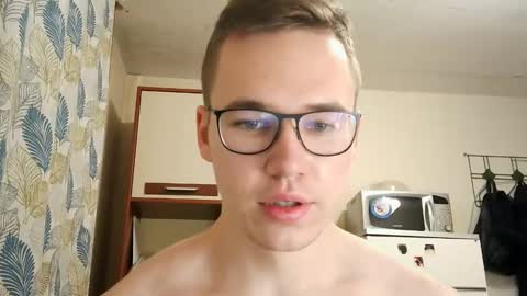 Yminoske online show from November 17, 3:26 pm