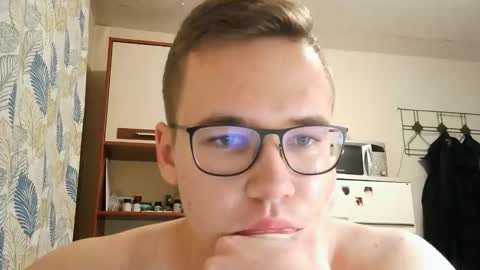 Yminoske online show from November 18, 3:27 pm