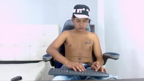 Snapshot of yordi_alpha chatting on October 24, 7:48 pm Yordi online show from October 24, 7:48 pm