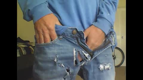 Snapshot of youneverknowimight2 chatting on December 4, 7:12 pm kindahorny online show from December 4, 7:12 pm