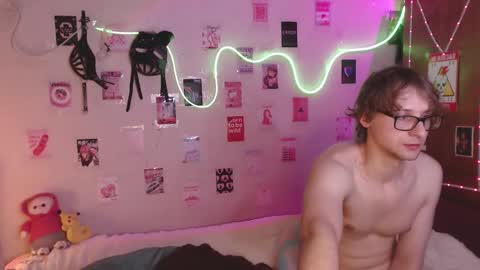 Snapshot of your_horny_friends chatting on October 30, 1:45 pm Your Horny Friends online show from October 30, 1:45 pm