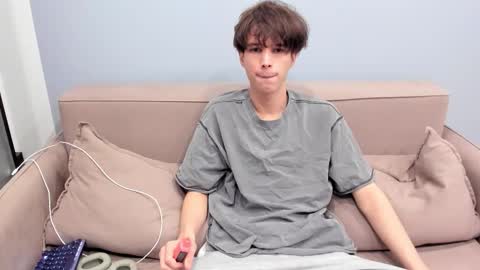 your_shy_guy online show from February 18, 8:28 pm