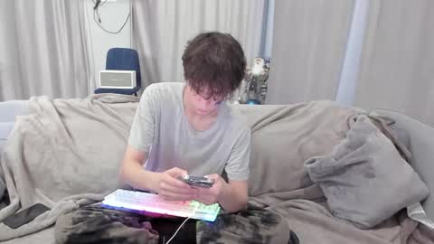 your_shy_guy online show from March 12, 2:23 pm