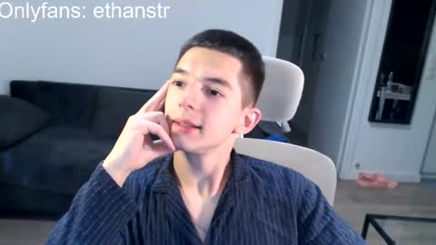 Snapshot of yourethan chatting on September 17, 9:38 pm yourethan online show from September 17, 9:38 pm