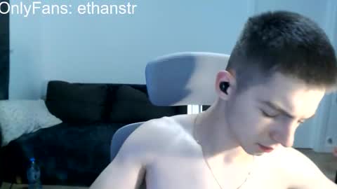 Snapshot of yourethan chatting on October 17, 8:24 pm yourethan online show from October 17, 8:24 pm