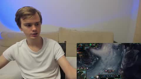 Yue Lang and Samm online show from December 3, 7:09 pm