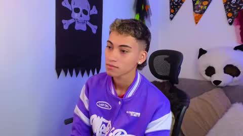 Snapshot of yulian_vasquez chatting on October 25, 12:51 pm yulian_vasquez online show from October 25, 12:51 pm