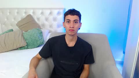 yulian_vasquez online show from February 20, 7:15 pm