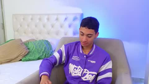 yulian_vasquez online show from February 11, 12:43 pm