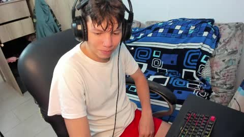 yurii_moody online show from April 10, 12:34 pm