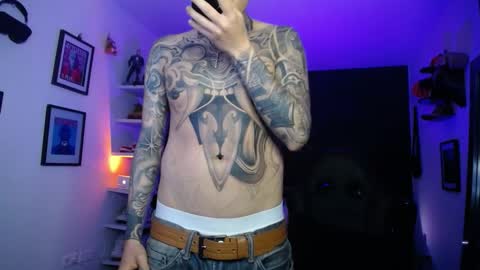 zac_muller1 online show from October 16, 5:15 am