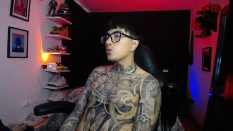 zac_muller1 online show from October 13, 4:57 pm