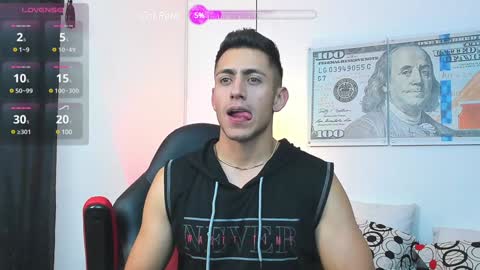 zachpri20 online show from December 19, 10:10 pm